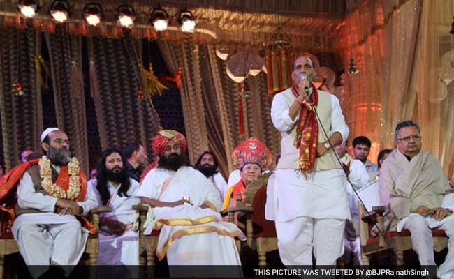 Rajnath Singh And Sushma Swaraj Attend Sri Sri's Event, Sing Praises