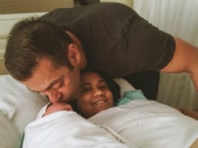This Pic of <I>Mamu</i> Salman Khan Kissing Arpita's Baby Boy is Adorable