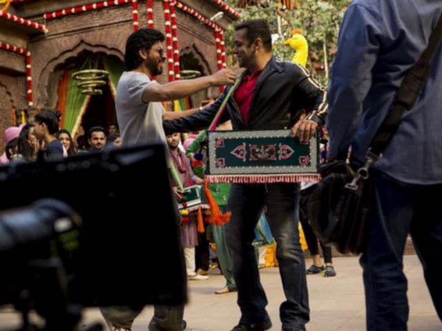 Karan Johar 'Hopes' Salman and Shah Rukh do a Film Together