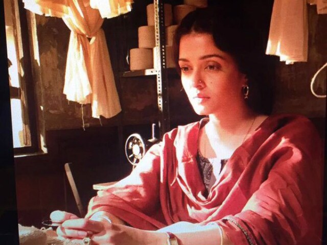 Aishwarya Rai Bachchan Wears Festive Red in New Sarbjit Still