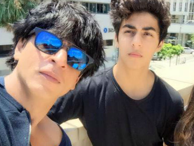 Shah Rukh's Son Aryan Does a Hand Stand on IO Hawk. Can't be Missed