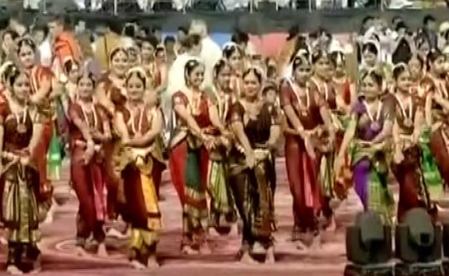 दिल्ली में यमुना किनारे हो रहे वर्ल्ड कल्चरल फेस्टिवल का आज तीसरा दिन