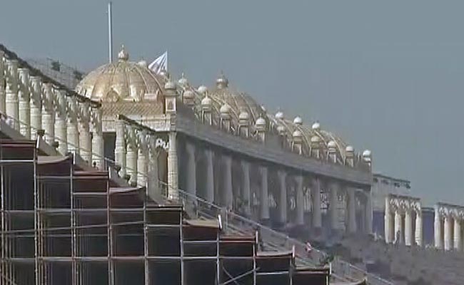 एनजीटी ने यमुना तट पर श्री श्री के कार्यक्रम को सशर्त मंजूरी दी, 5 करोड़ का जुर्माना भी लगाया