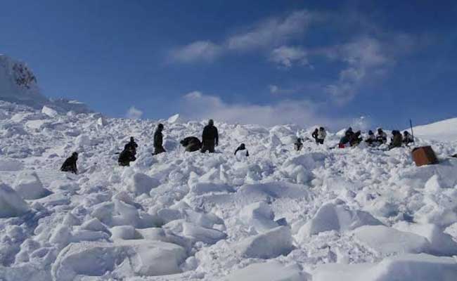 सियाचिन ग्लेशियर में 200 फुट गहरी दरार से पोर्टर का शव ही तलाश पाई सेना