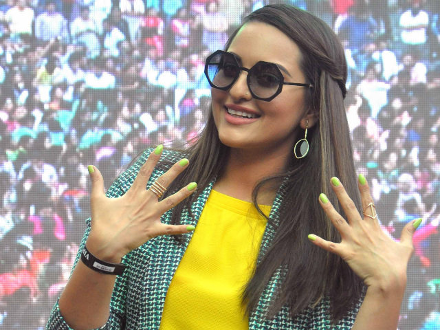 Sonakshi Sinha Enters Guinness World Records For Nail Painting