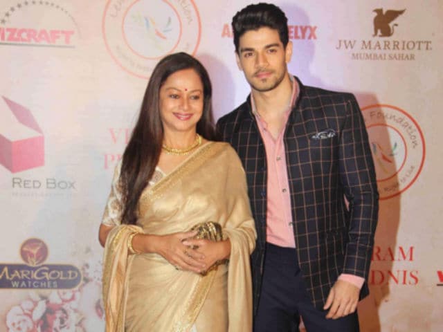 Sooraj Pancholi Wants to do a Film With Mother Zarina Wahab