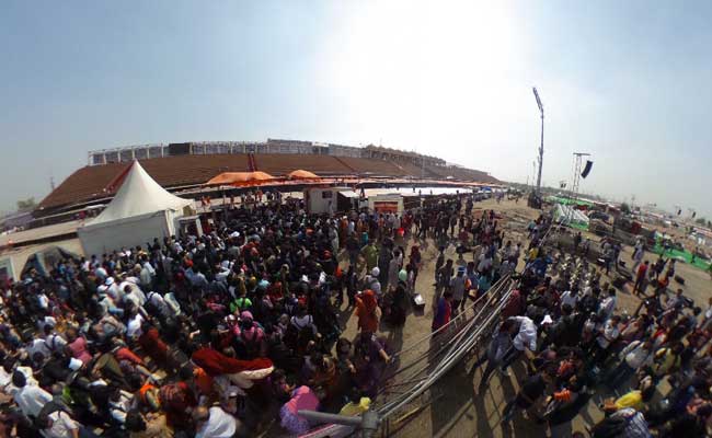 360-Degree Video Near The Stage At Sri Sri Event