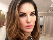 Sunny Leone Pinched Herself to Believe She's on Shah Rukh's <i>Raees</i> Set