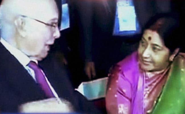 'Social Chitchat' Between Sushma Swaraj And Sartaz Aziz At SAARC Dinner In Nepal