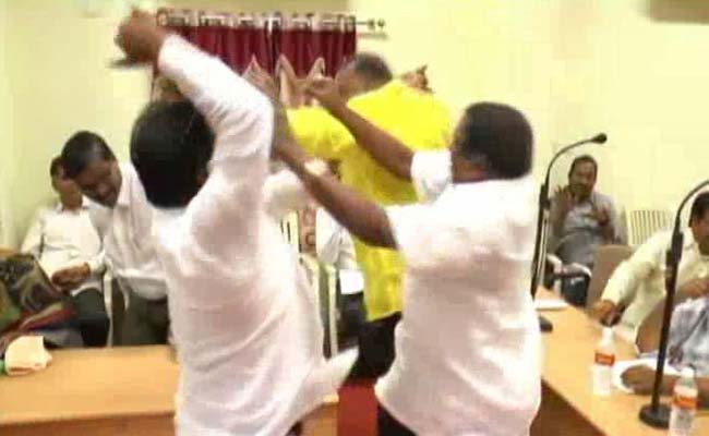 TDP Councillors In Street Fight At Meeting, Clothes Torn