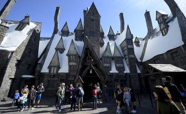 Universal Los Angeles Theme Park Hopes Fans Buy Into New 'Harry Potter' World