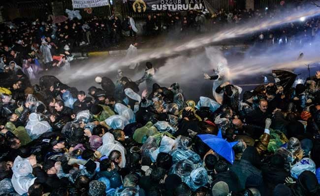 Turkey Seizes Control Of Anti-Erdogan Daily In Midnight Raid