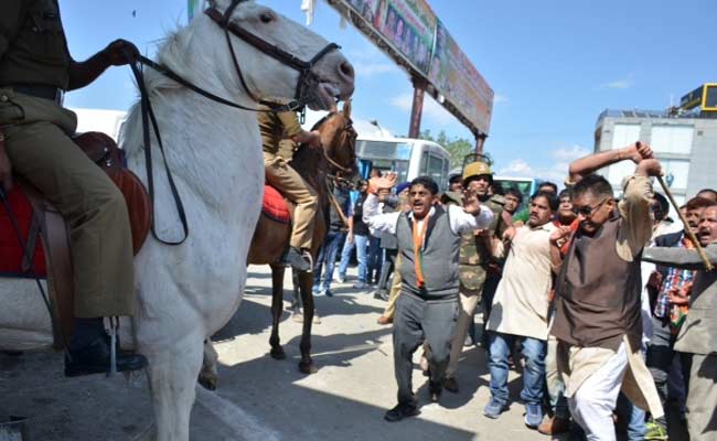 पुलिस के घोड़े की पिटाई प्रकरण में गिरफ्तार किए गए बीजेपी विधायक गणेश जोशी