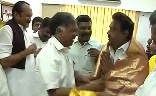 Tamil Nadu's Captain Runs For Chief Minister: Vijaykanth Strikes Alliance