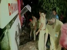 4 Hyderabad Students Killed, 30 Injured As Drunk Driver Flips Over Bus 4 Hyderabad Students Killed, 30 Injured As Drunk Driver Flips Over Bus