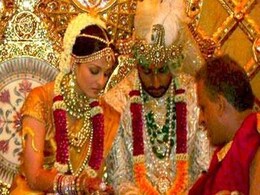 #9YearsOfAbhiAish : शादी की ये शानदार तस्वीरें, देखें एक बार फिर #9YearsOfAbhiAish : शादी की ये शानदार तस्वीरें, देखें एक बार फिर