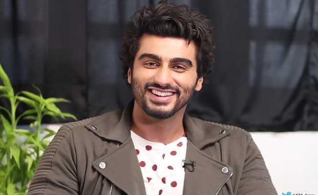 Arjun Kapoor Reads and Handles Mean Tweets Like a Total Boss