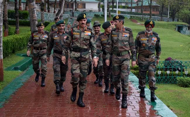 सेना प्रमुख ने कश्मीर के सुरक्षा हालात का जायजा लिया