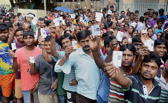 पश्चिम बंगाल चुनाव : हिंसक घटनाओं के बीच तीसरे चरण में 79.22 फीसदी मतदान