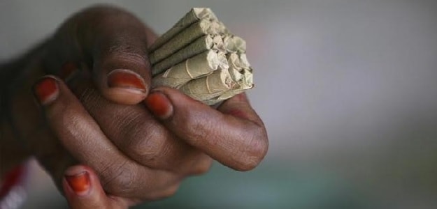 दिल्ली: बीड़ी देने से मना करना पड़ा महंगा, गुस्साए लोगों ने पीट-पीटकर ले ली जान दिल्ली: बीड़ी देने से मना करना पड़ा महंगा, गुस्साए लोगों ने पीट-पीटकर ले ली जान