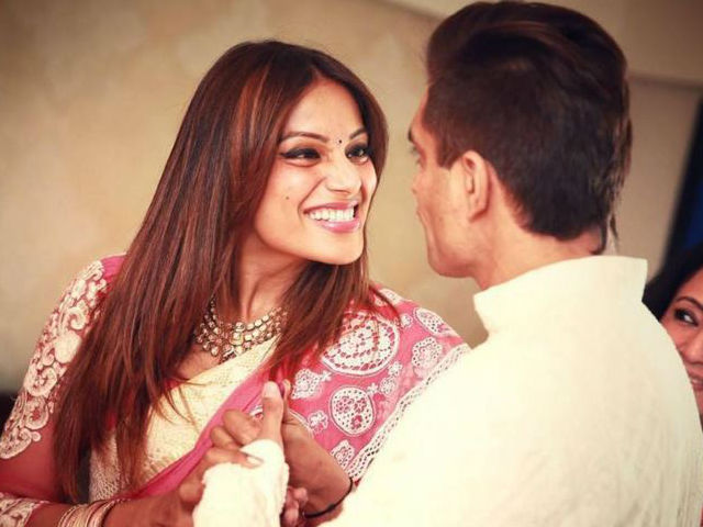 At Bipasha Basu and Karan Singh Grover's Pre-Wedding <i>Puja</i>