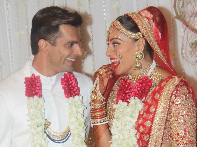 Bipasha-Karan's Wedding: Big B, Aishwarya, Shah Rukh Lead Celeb Roll Call