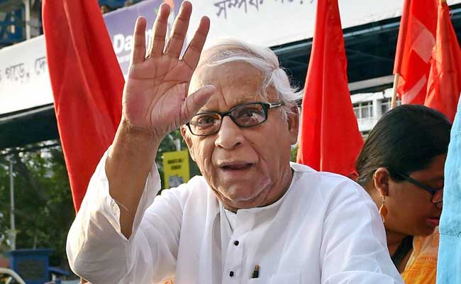 Ailing Buddhadeb Bhattacharjee Hits Campaign Trail, Leads Huge Road Show