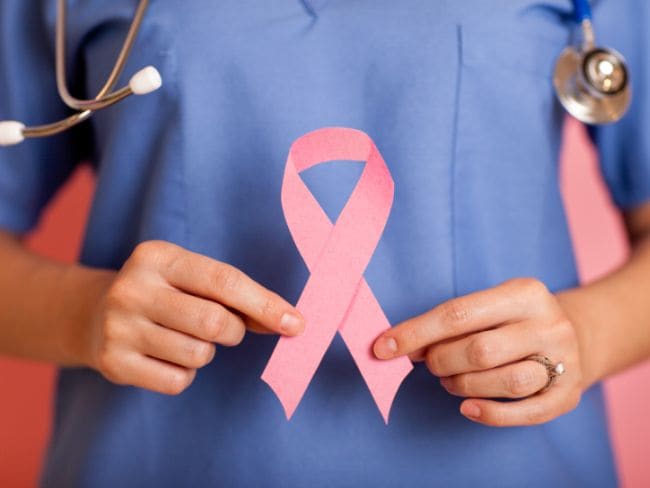प्रत्येक आठ में से एक व्यक्ति को कैंसर होने की आशंका : रिपोर्ट