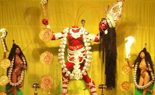 चैत्र नवरात्रि स्पेशल: यहां होती है बिना सिर वाली देवी की पूजा, प्रतिदिन दी जाती है सौ बकरों की बलि