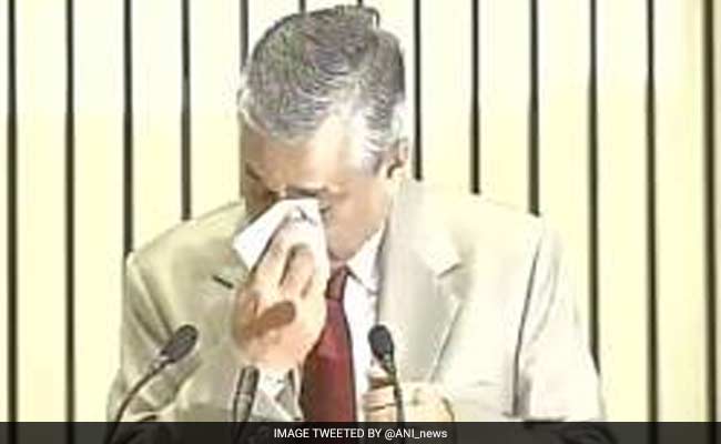 सम्मेलन में भावुक हुए चीफ जस्टिस, भर्राए गले से पीएम मोदी से कहा- जजों की संख्या बढ़ा दीजिए