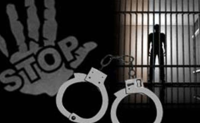 महिला ने प्रेमी के साथ मिलकर की पति की हत्या, शव को निर्माणाधीन मकान के फर्श में गाड़ा