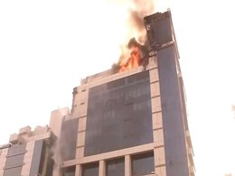 दिल्ली : नेताजी सुभाष प्लेस के पर्ल्स बिजनेस पार्क की इमारत में लगी आग, भारी नुकसान दिल्ली : नेताजी सुभाष प्लेस के पर्ल्स बिजनेस पार्क की इमारत में लगी आग, भारी नुकसान