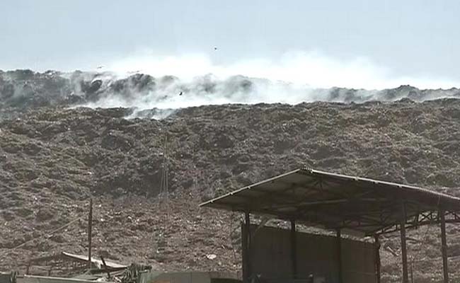 सुप्रीम कोर्ट ने दिल्ली के एलजी से कहा- कूड़े को क्यों न राजनिवास के बाहर फेंका जाए?