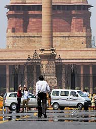 Weather Updates: गर्मी से फिलहाल राहत नहीं, इन राज्यों में बारिश के आसार