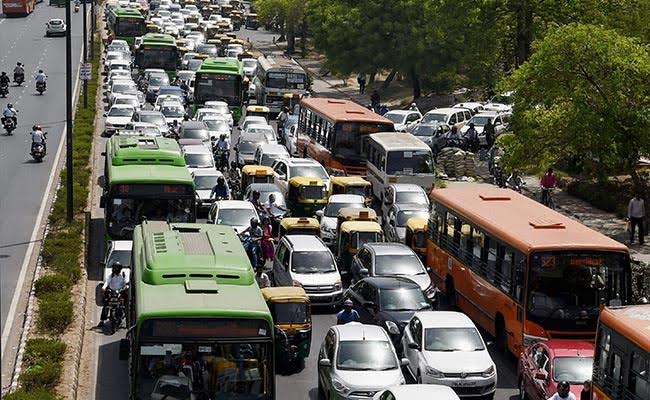 A Day After Surge, Pollution Level In Delhi Witnesses A Dip