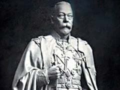 Mumbai: Sculptor's Kin Seek To Save King George V From Shabby PWD Shed