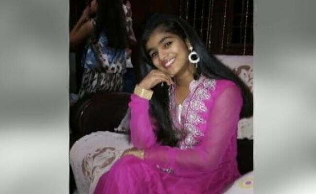 बालकनी में खड़े होकर बारात देख रही थी किशोरी, जश्न के दौरान गोली लगने से हुई मौत बालकनी में खड़े होकर बारात देख रही थी किशोरी, जश्न के दौरान गोली लगने से हुई मौत