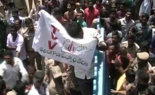 हैदराबाद यूनिवर्सिटी में फिर उग्र प्रदर्शन, करीब 70 छात्रों को हिरासत में लिया गया