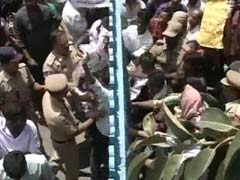 हैदराबाद यूनिवर्सिटी में फिर उग्र प्रदर्शन, करीब 70 छात्रों को हिरासत में लिया गया