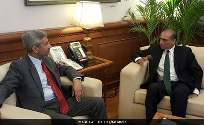 विदेश सचिवों की मुलाकात : पाकिस्तान ने तोड़ा प्रोटोकॉल, भारत ने आतंकवाद के खिलाफ चेताया
