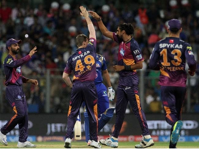 पुणे सुपरजायन्ट्स के चार गेंदबाजों ने अपने पहले ओवर की पहली ही गेंद पर लिया विकेट...