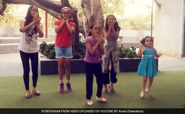 These Cuties Singing 'Jungle Jungle Baat Chali Hai' Will Take You Back In Time