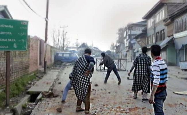 A Week After Firing, Kashmir's Handwara fights To Remove Army Bunker