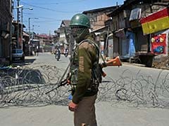 Security Forces Fire Tear Gas After Clashes In Jammu and Kashmir