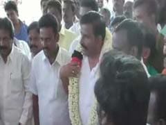 Angry Rajinikanth Fans Snub Vijayakanth, Support DMK Candidate