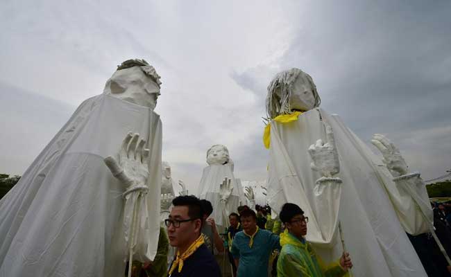 2 Years After Ferry Tragedy, Grieving Relatives Await Salvage In South Korea