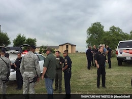 अमेरिका में टेक्सास एयरबेस पर गोलीबारी में कम से कम दो लोगों की मौत : शेरिफ अमेरिका में टेक्सास एयरबेस पर गोलीबारी में कम से कम दो लोगों की मौत : शेरिफ