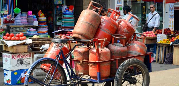 Domestic LPG Prices: क्यों बढ़ रहे हैं LPG गैस के दाम? पेट्रोलियम मंत्री ने संसद में दिया ये जवाब