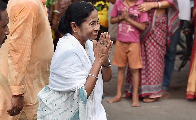 Thousands Participate In Mamata Banerjee's 'Padayatra' Braving Heat