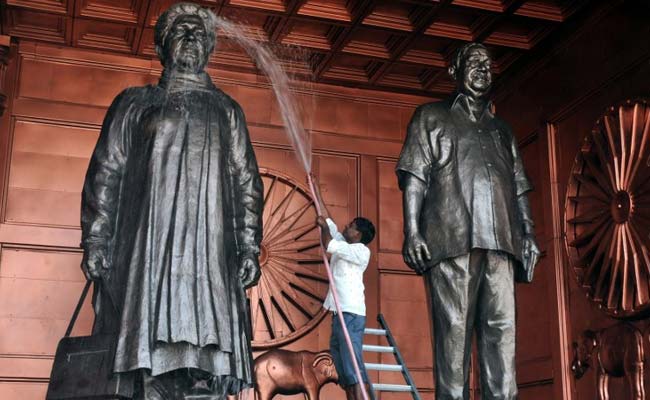 Mayawati, Of Life-size Statues Fame, Swears Off Memorials, Pledges 'Vikas'